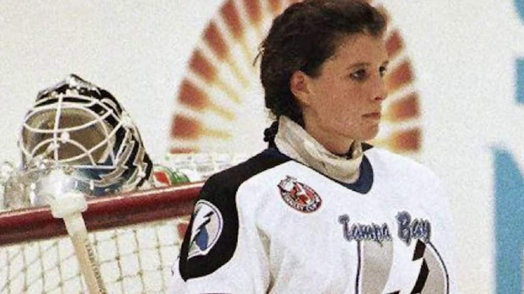 Kobieta, która grała w barwach drużyny NHL
