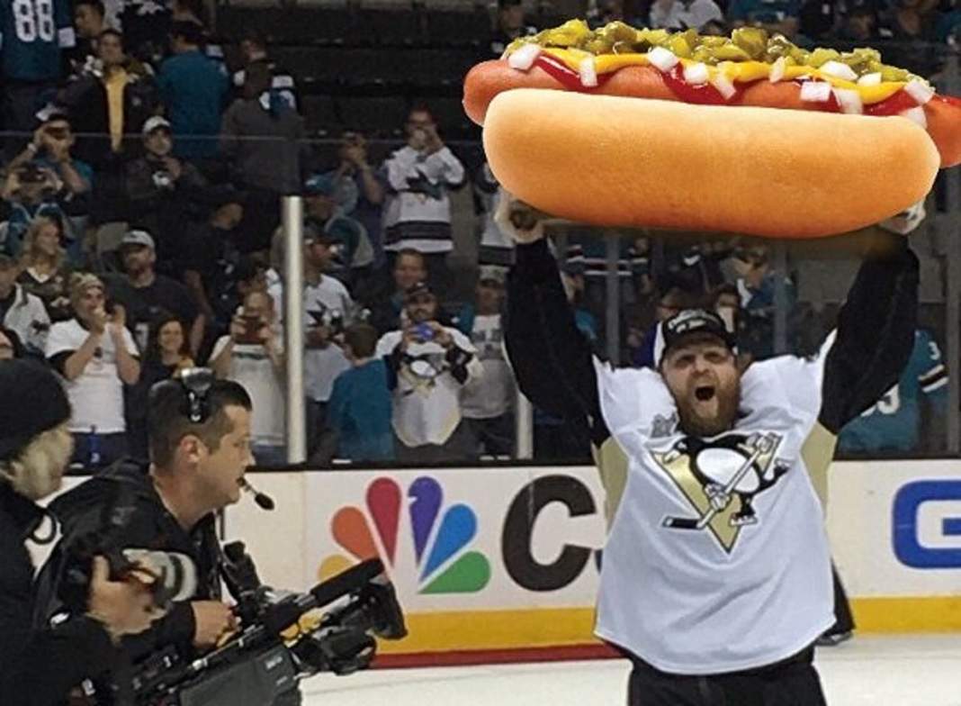 Złoty Rycerz na białym hot-dogu. Phil Kessel w Golden Knights