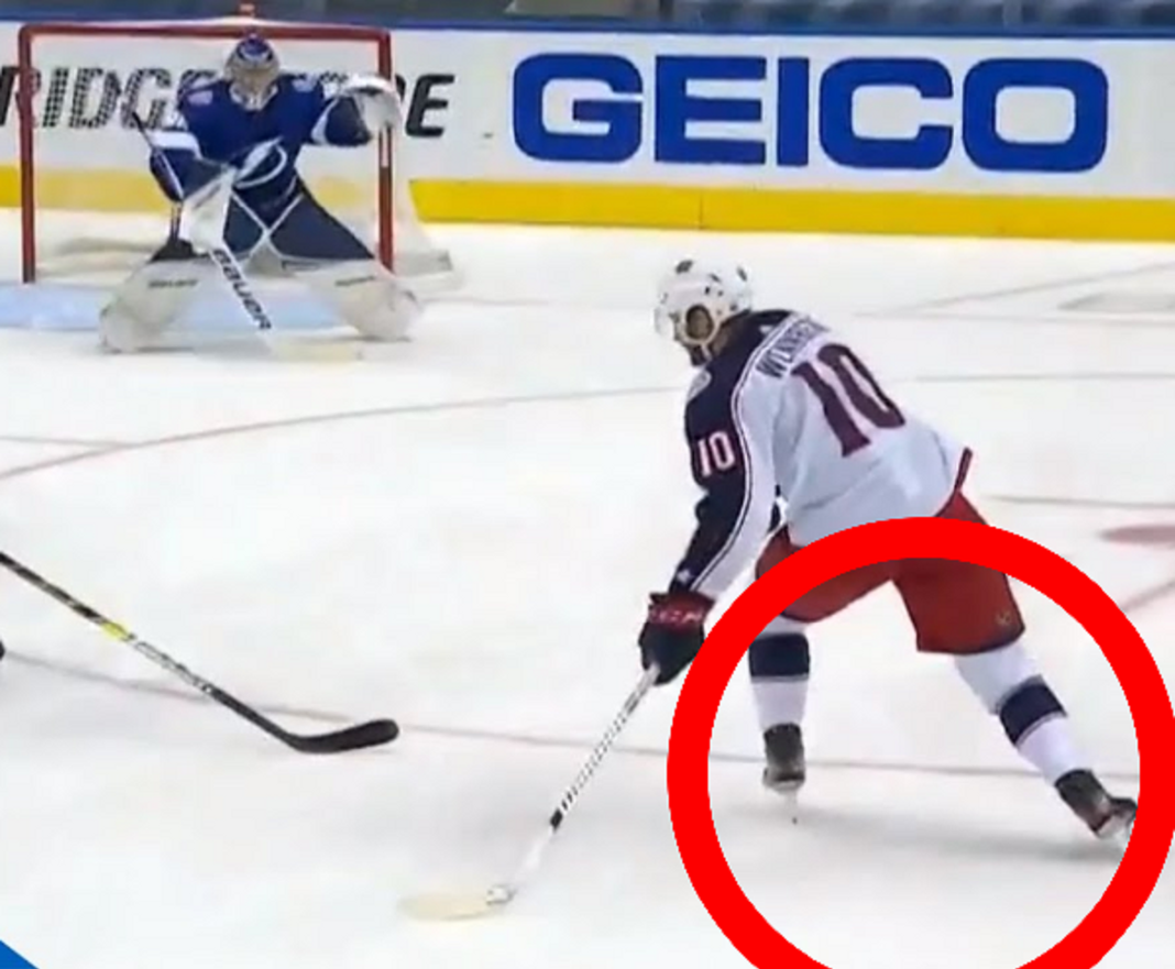 Najlepsze zagrania łyżwą/nogą w NHL. Gole żywcem przeniesione z murawy na lód
