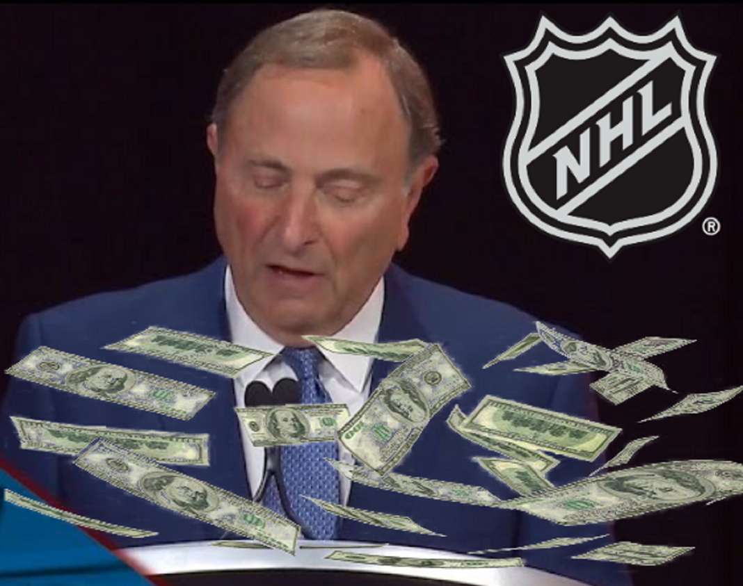 Wyciekły dokładne zarobki Bettmana. Fani wściekli na komisarza NHL
