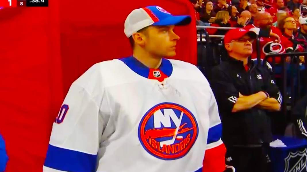 „Kibice wpadają w panikę”. Gwiazda NHL może mieć poważne problemy