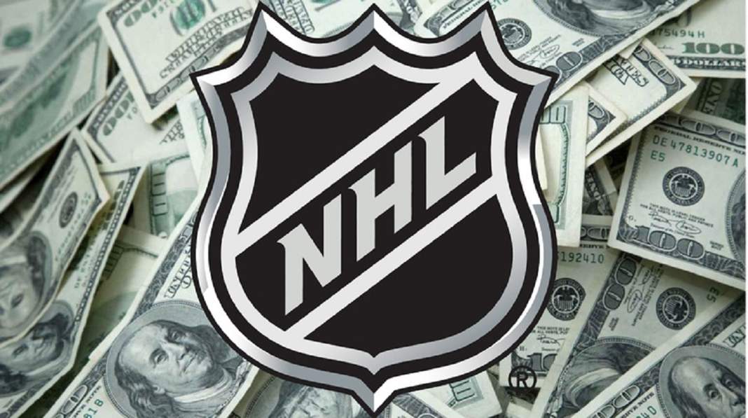 TOP 10 najlepiej zarabiających hokeistów sezonu NHL. Licząc wszystko!