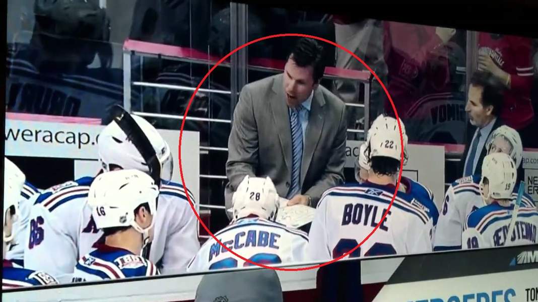 Rekordowe pieniądze dla trenera w NHL. Wielka misja w Nowym Jorku