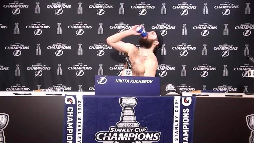 Hokej. Najlepsza konferencja w historii NHL. Pijany mistrz bełkotał jak w FAME MMA