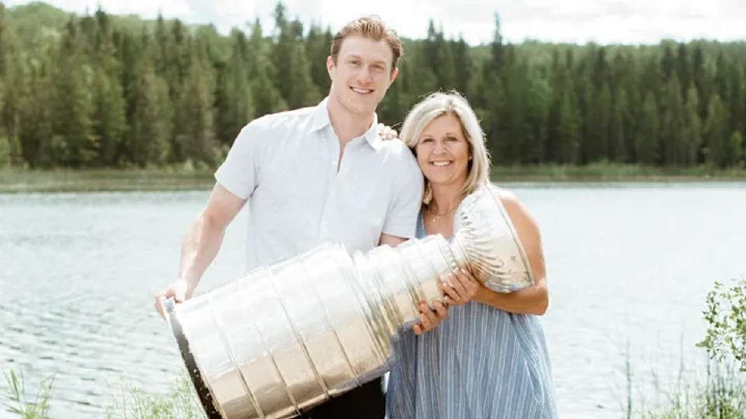 Hokej. Tłumaczenie z NHL. Josh Manson – Mama