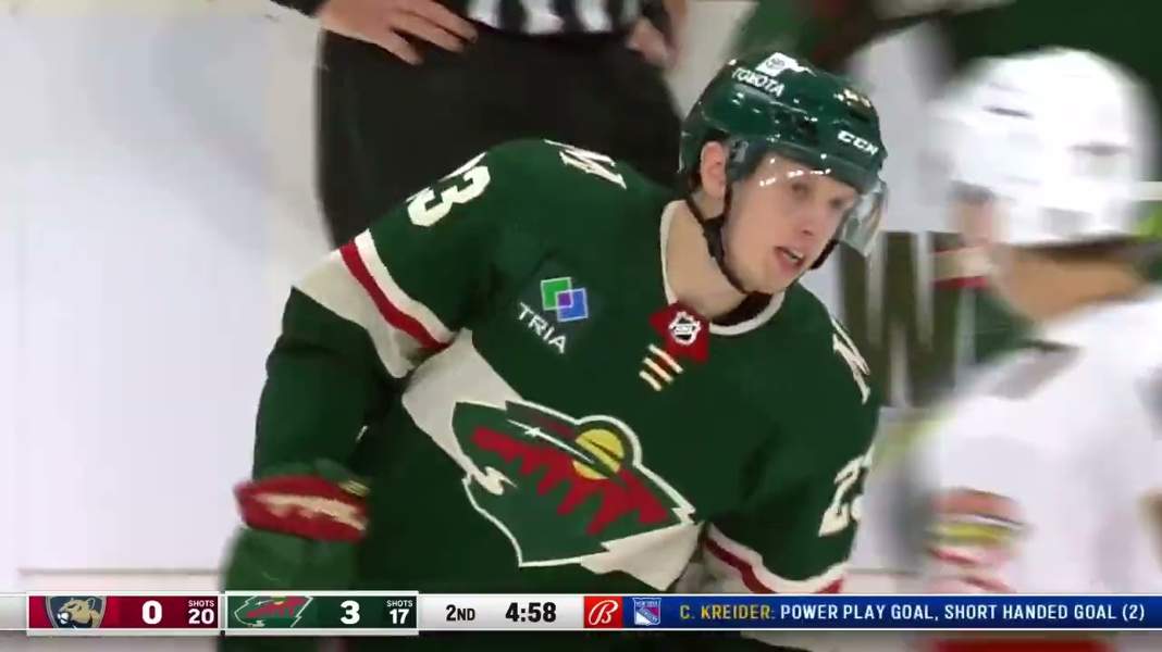Hokej. Miał być bohaterem wielkiej wymiany w NHL. Skończyło się na „kontrakciku”