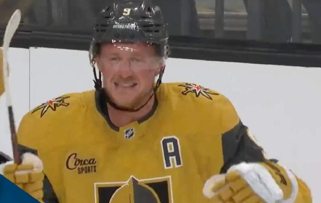 Zdążyć przed pierwszym krążkiem. Eichel zostaje w Vegas na 8 lat. Hokej