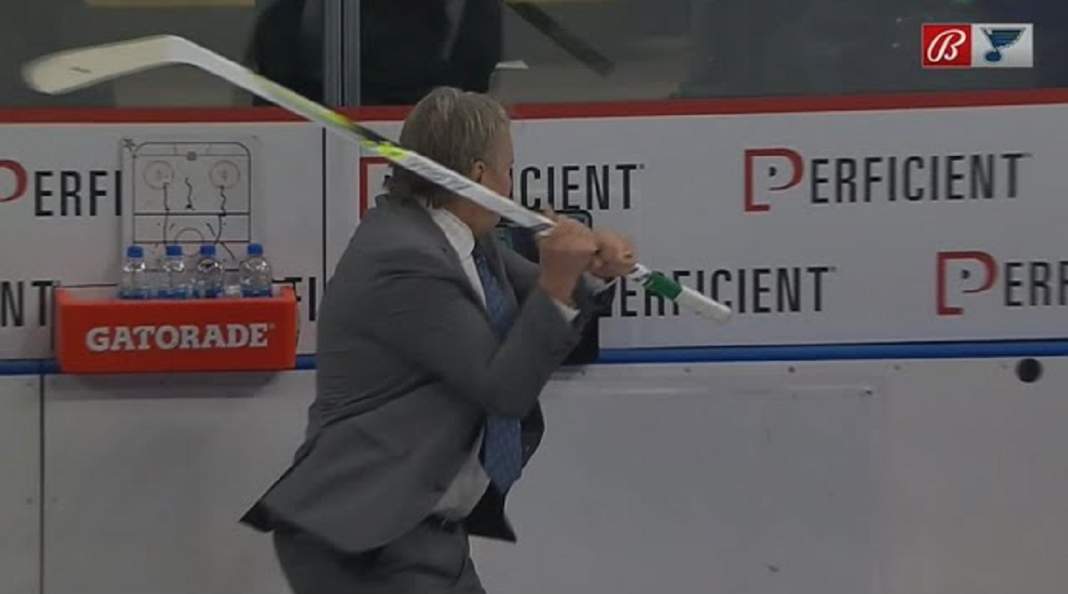 Trenerzy omal nie pobili się na meczu NHL! Teraz jeden zastąpił drugiego