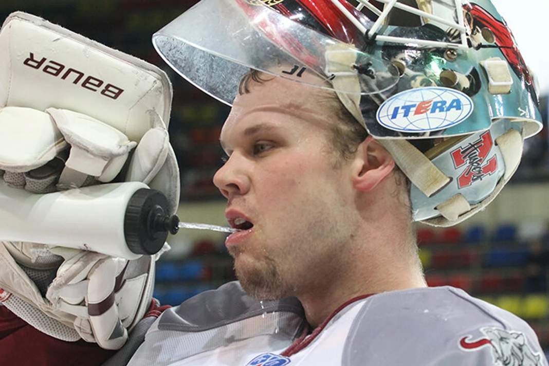 Makaron z majonezem i torby pełne gotówki. Szokujące kulisy w KHL