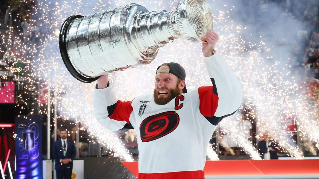 Carolina Hurricanes zdobyli Puchar Stanleya! Sezon zakończony. Co za sceny!