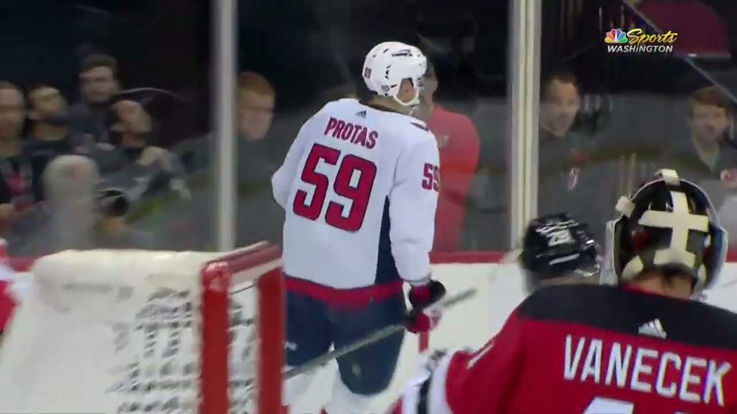 To on wyparł Owiego z lewej flanki. Białorusin przebojem wdarł się do NHL